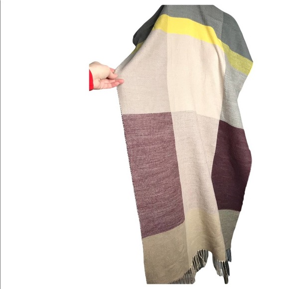 Gap | Multi-Color Long Oversized Fringe Scarf warm cute and comfortable - Picture 3 of 7